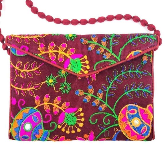 VTG one of a kind hand made embroidered velvet clutch - Picture 2 of 11